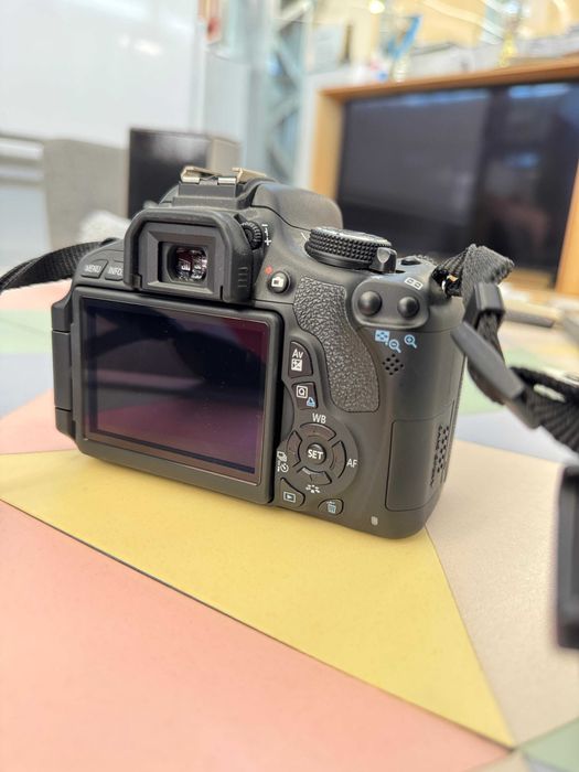 Canon EOS 600D + 2 obiective (Canon ED 75-300mm + Canon EF 18-55mm)