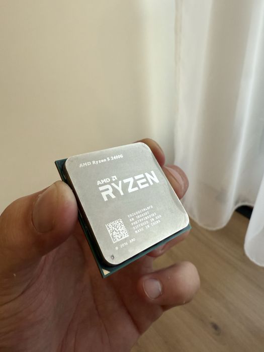 AMD Ryzen 5 2400 Gg Quad-Core 3.9 GHz cu cooler