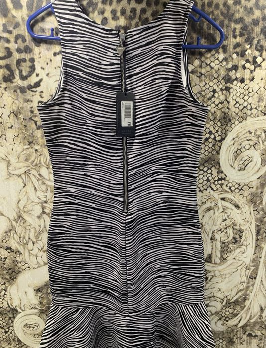 Рокля Guess