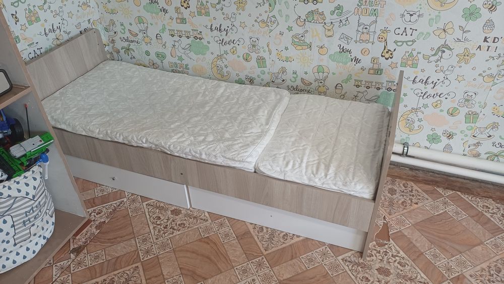 Продам детскую кровать  с матрасом