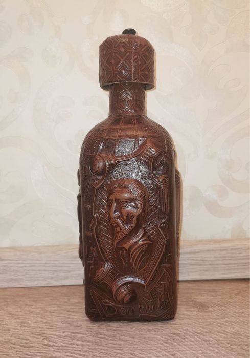 Антикварна бутилка релефна гарафа покрита с естеств. кожа Дон Кихот