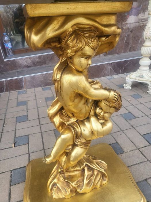 Красива барокова поставка. Дърво. Златен варак