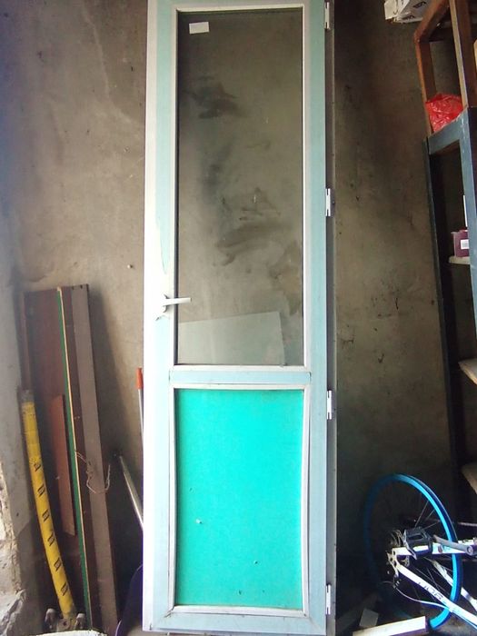 Продам дверь пластиковую