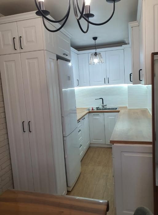 Дава се под наем Тристаен апартамент в Пловдив, Кършияка - 97 кв.м за 612 € - Снимка #2