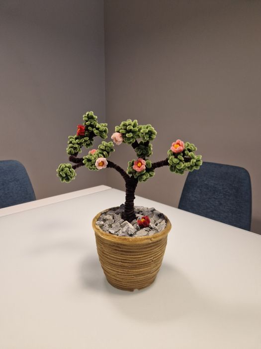 Aranjamente și decorațiuni din sarma plusata