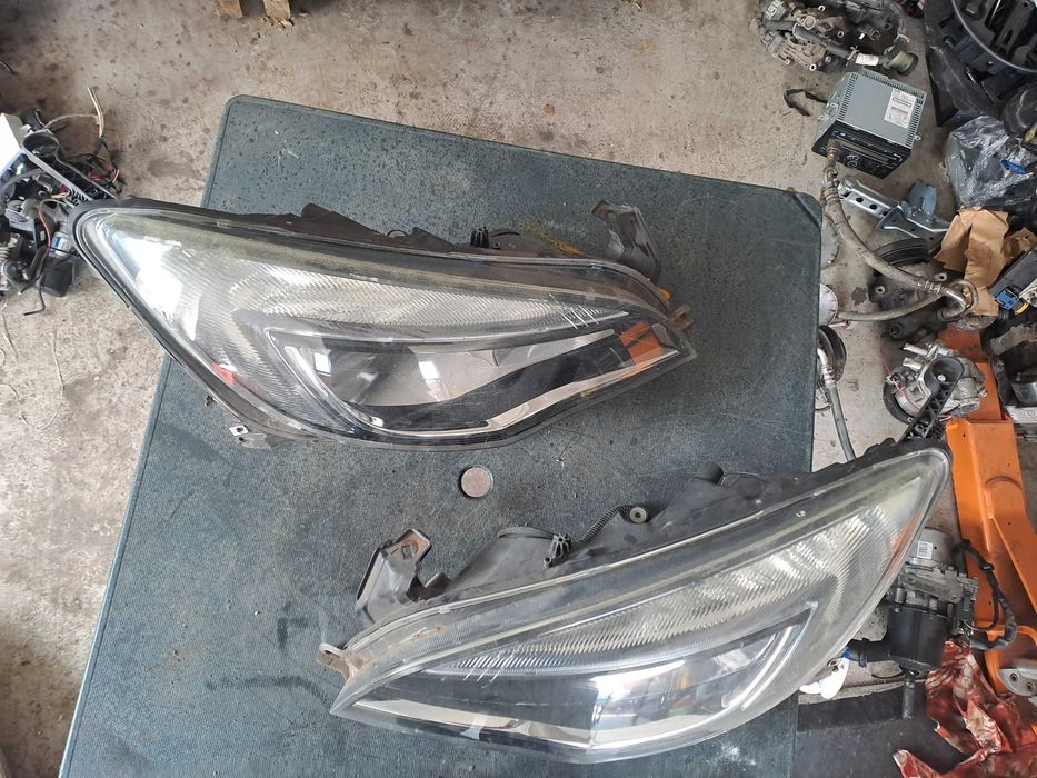 Far Stanga dreapta Faruri Opel Antara cu Xenon