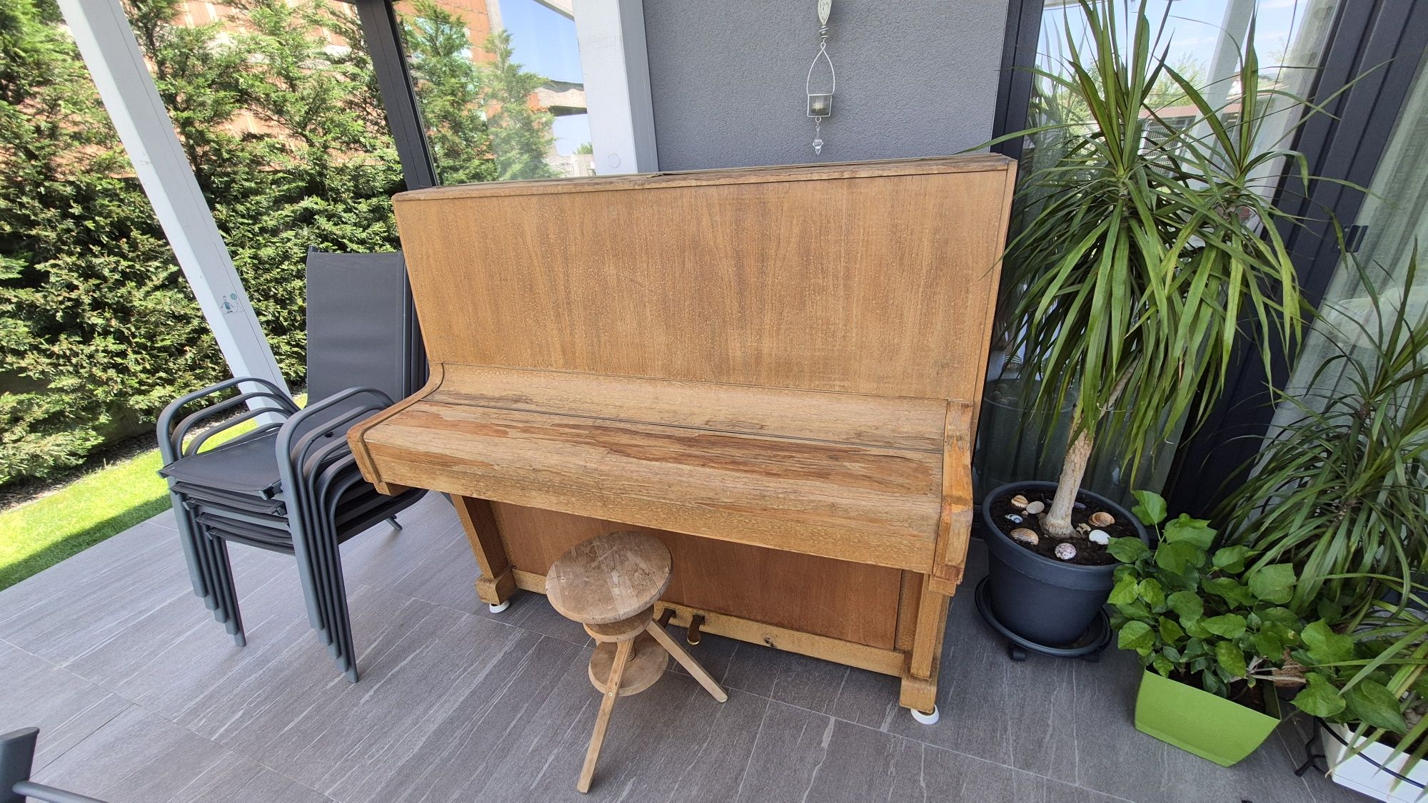 Vând pianina Germania