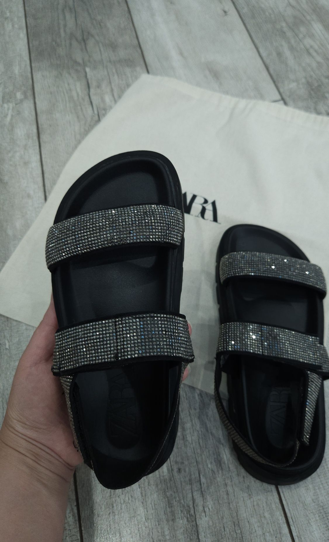 Детски черни сандали с камини Zara