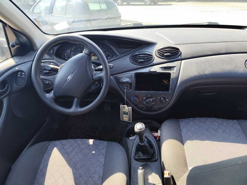 Ford Focus 1.4 - 75к.с - 2001г. на части