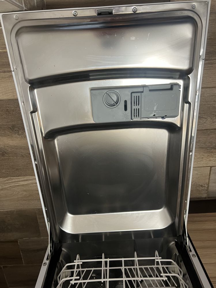 Съдомиялна машина Hotpoint Ariston LL 42- за ремонт или за части