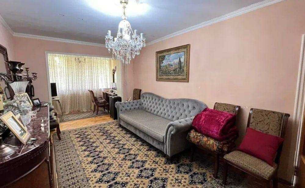 Продам Космонавтов 4/3/4 77-Серия Балкон есть 98м2