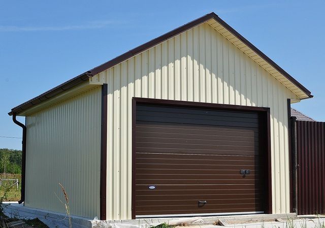 Vând garaj modular pe structură metalică