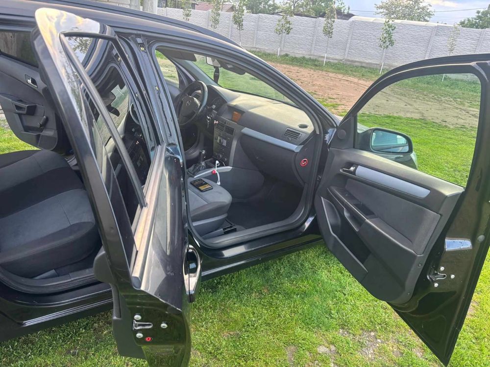 Opel Astra H 2005 1400€