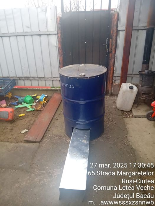 Vand afumătoare din butoaie de tablă