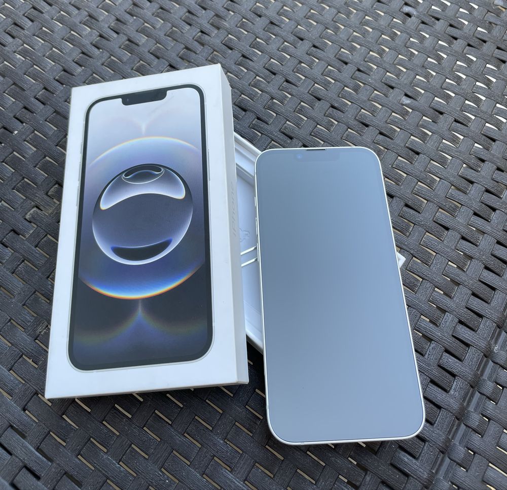 Vand iPhone 16e nou