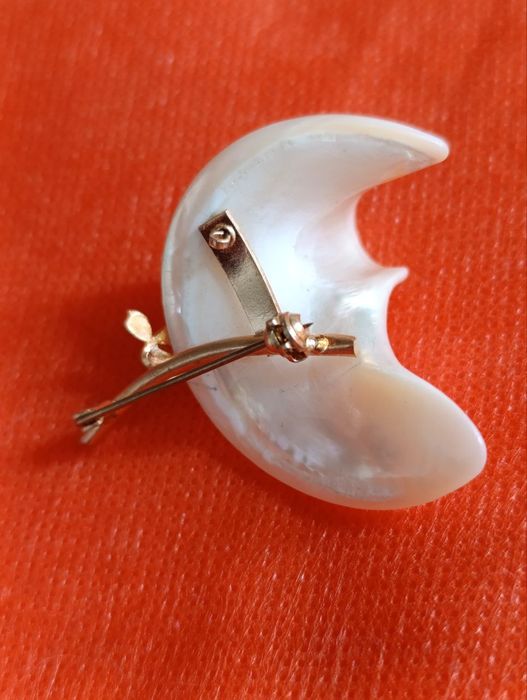 Брошь СССР ( позолота перламутр )