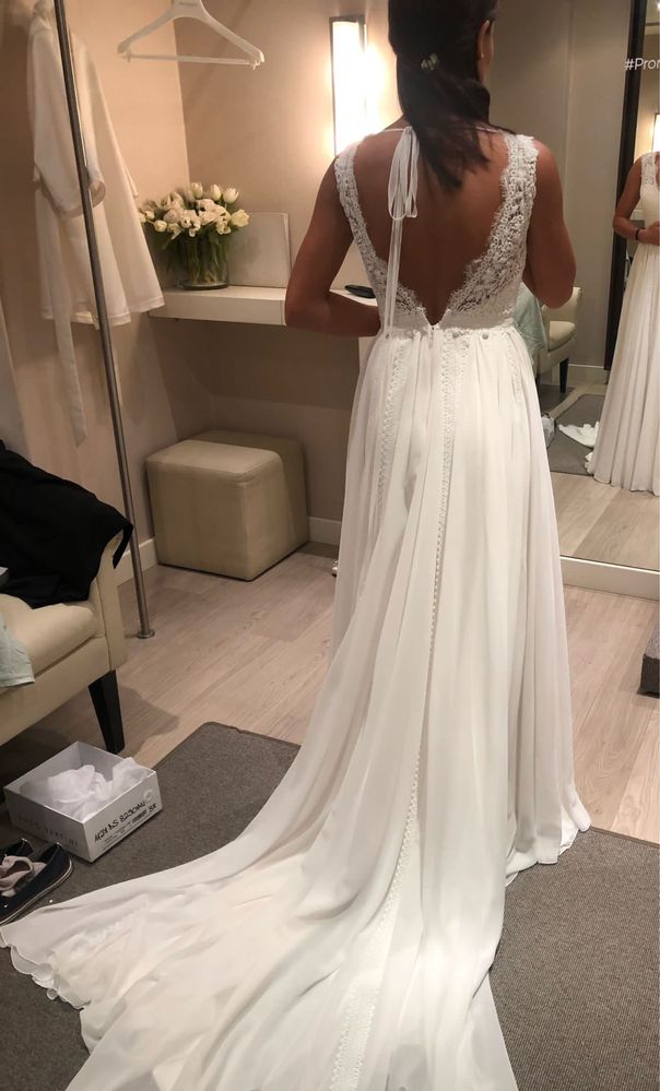 Rochie de mireasa si voal Pronovias