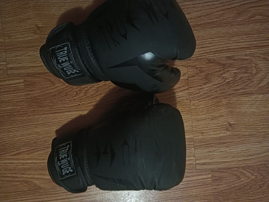 Vând mănuși box pentru copii