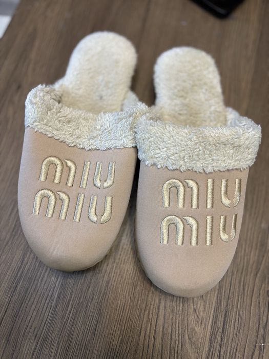 Papuci dama ugg sau MiuMiu