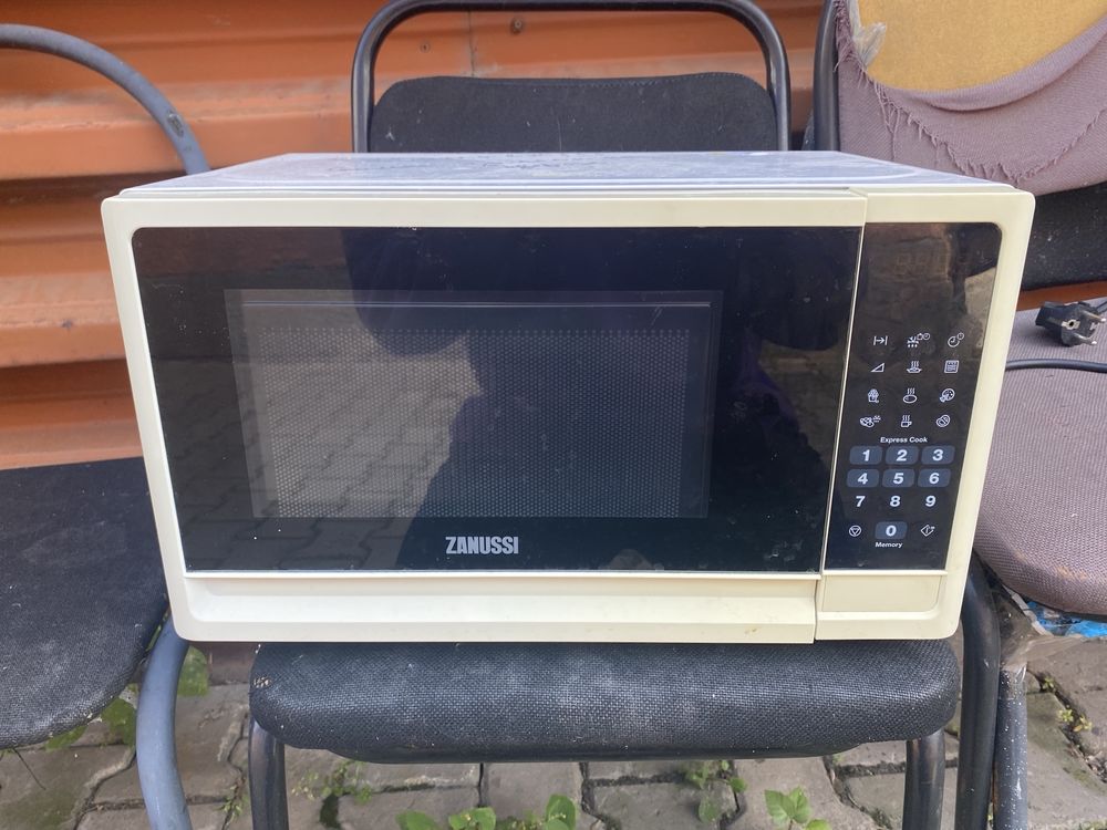 Продам микрофолновку