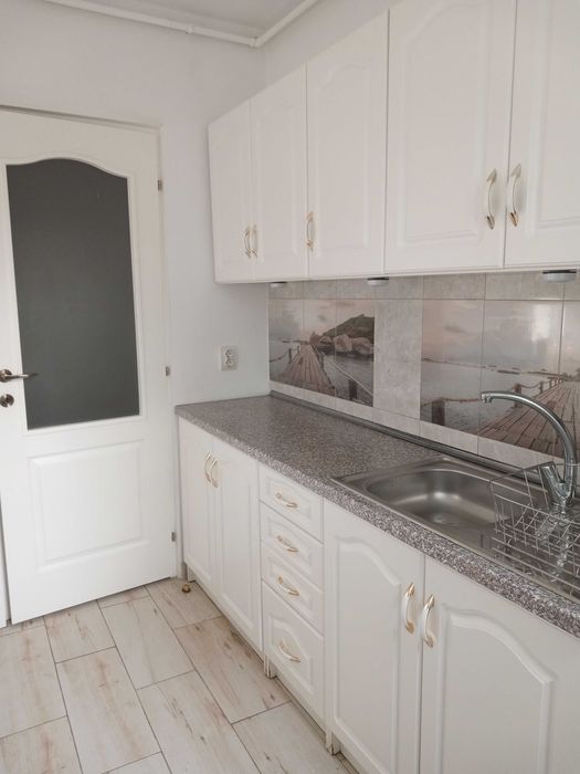 Închiriez ap. 3 camere ultracentral