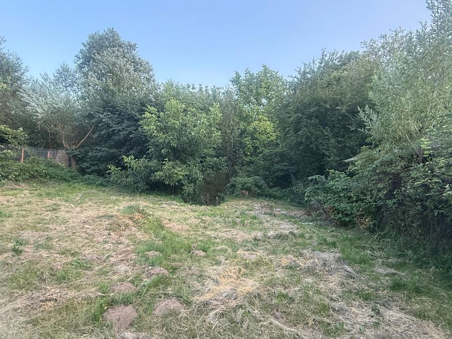 Teren intravilan Voinesti/Leresti 1700 mp