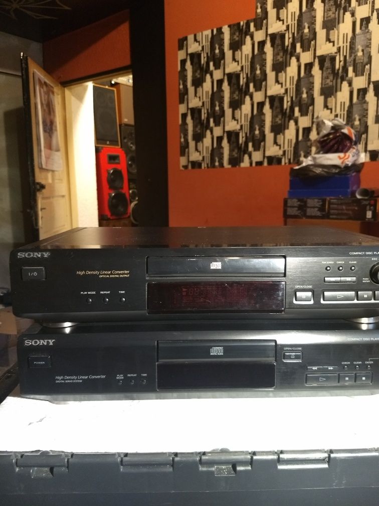 - CD player Sony  CDP-XE200