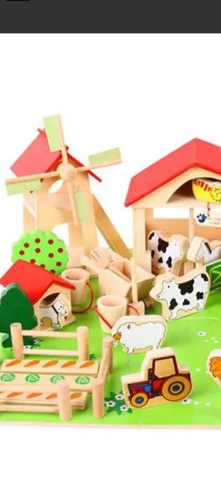 Ferma din lemn,cu diverse accesorii