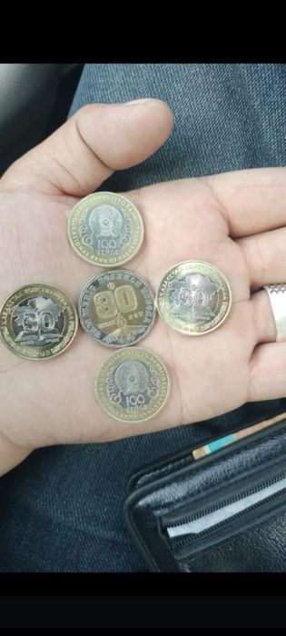 монеты разные 80 лет побед