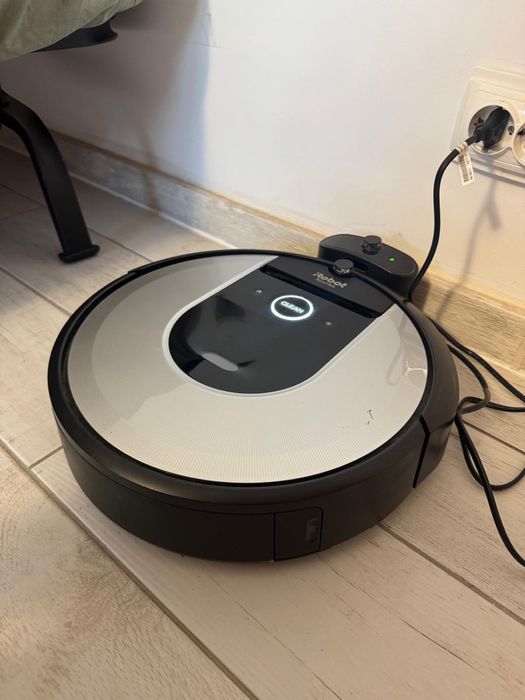 Robot Aspirator Roomba i7 Stare Impecabila