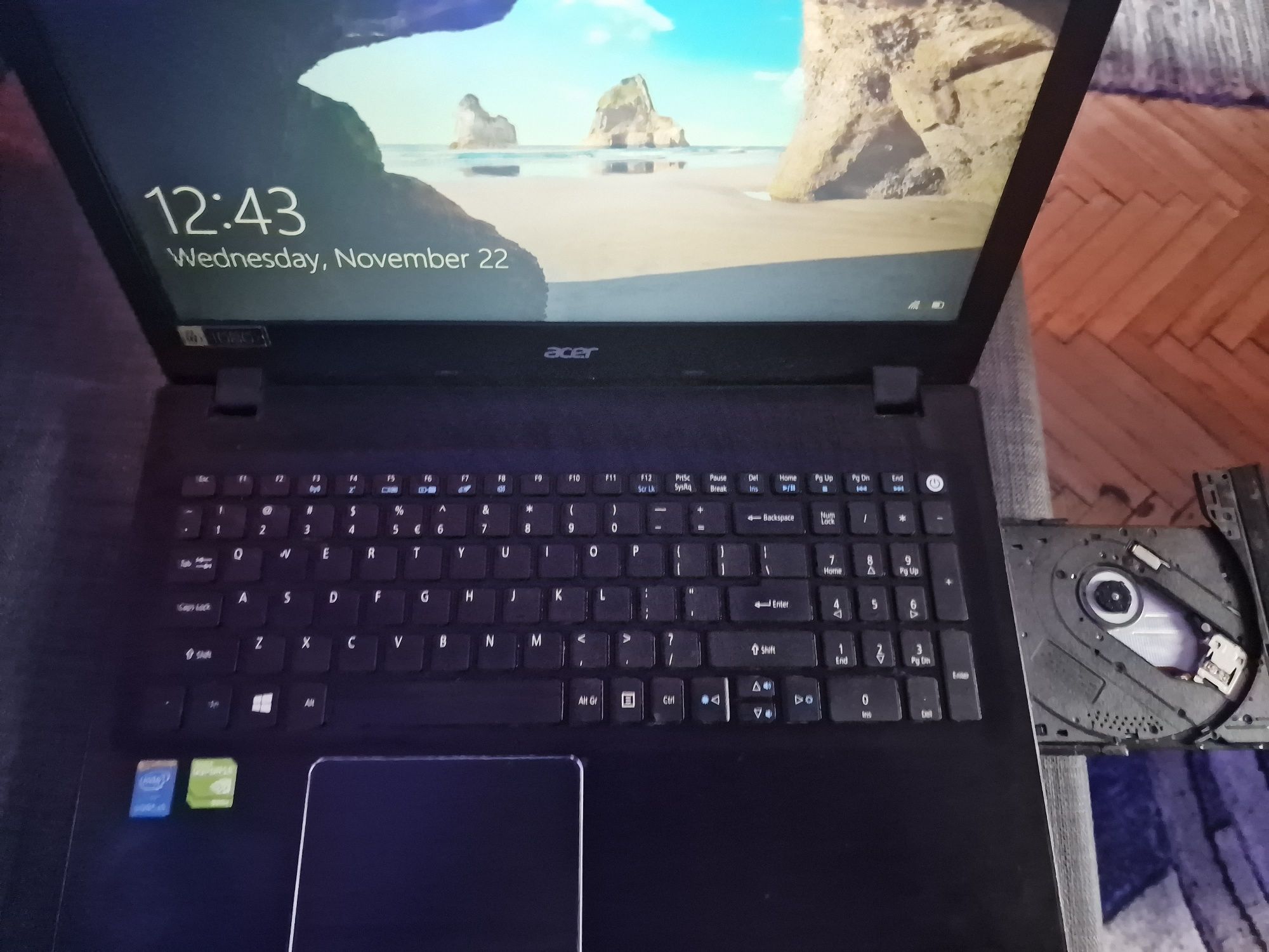 Laptop Acer 1TB memorie+CD rom