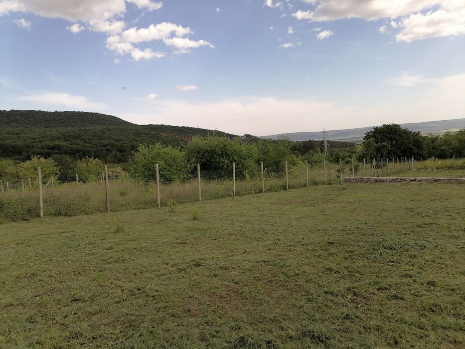 Продавам парцел 1200кв.м