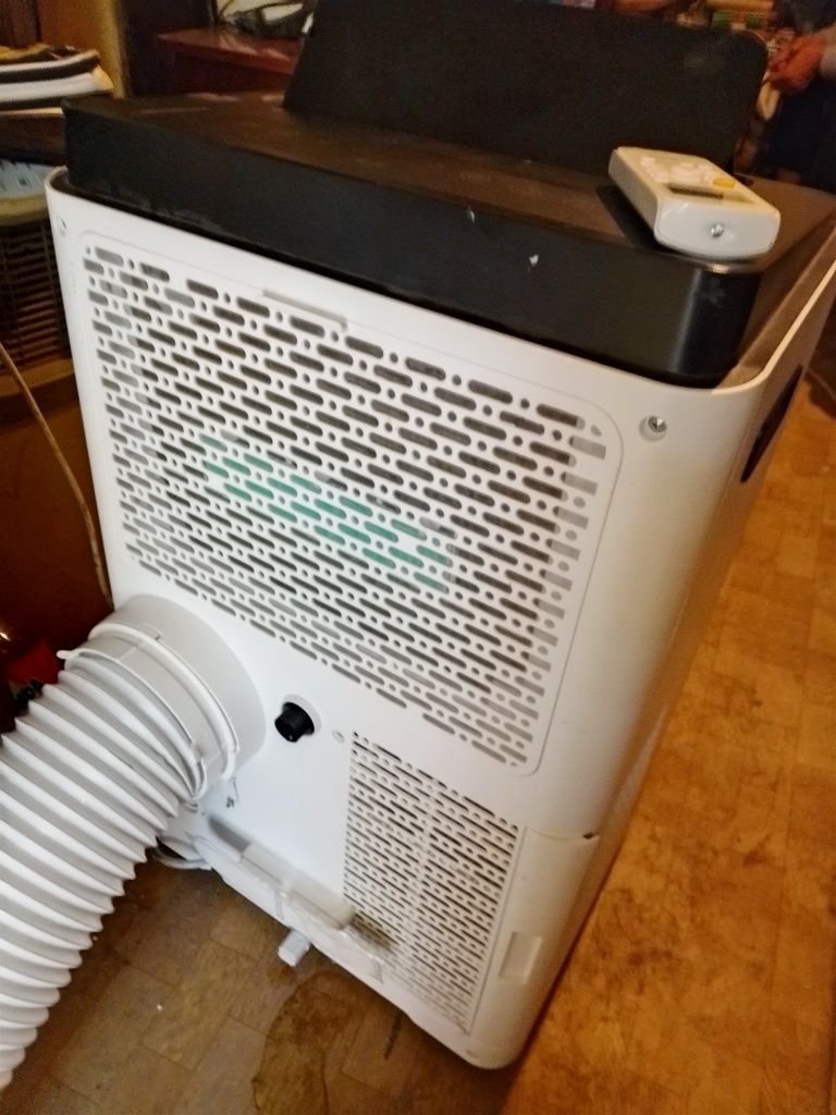 Clima portabila midea cu freon