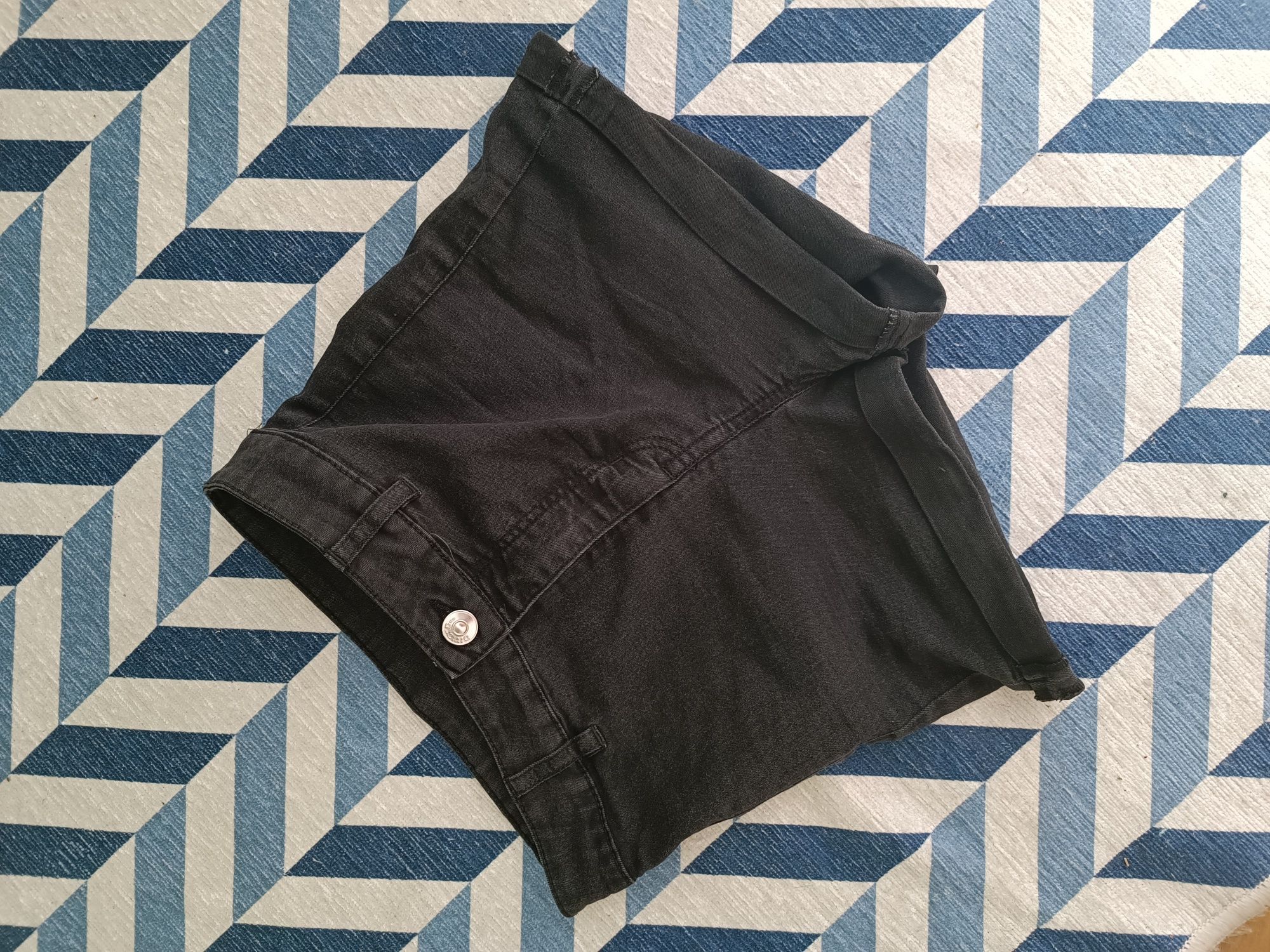 Черни къси панталонки Cropp, размер S