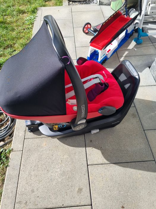 Детско столче Maxi Cosi/IsoFix система за кола