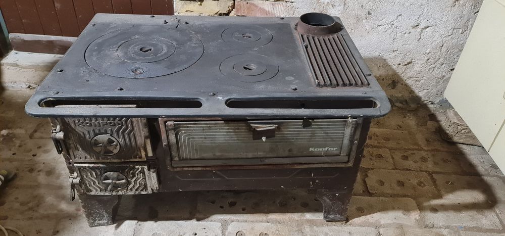 Продавам 2 печки на дърва 200 лв