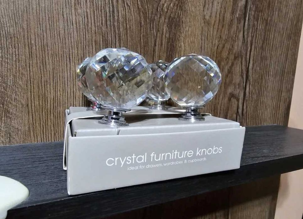 Set butoane pentru mobila. Crystal. Manere.