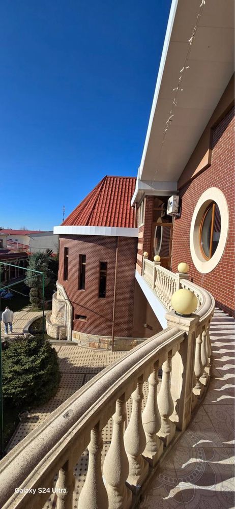 Дом  кафе Тараканчик / Ялангач  12 соток