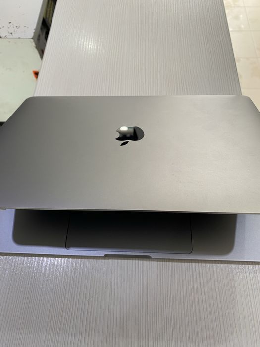 Продавам MacBook Pro 2020 A2251