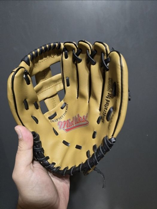 Manusa de baseball Midwest