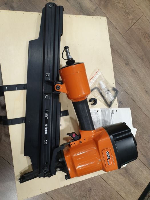 Vand pistol pneumatic pentru cuie in banda la 20⁰ Reich 3555 ca nou