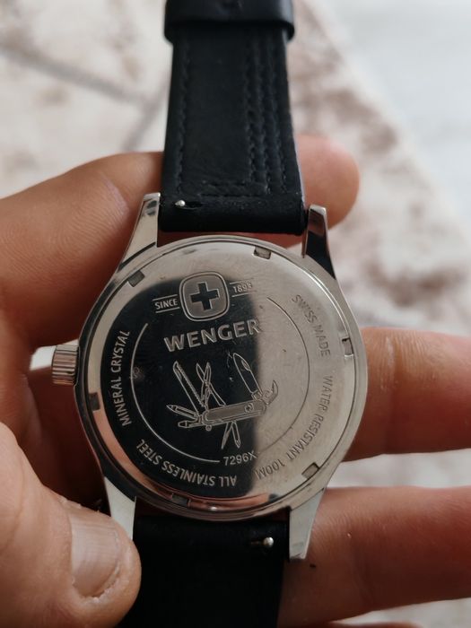 Продавам автентичен швейцарски часовник Wenger Swiss Military, модел о