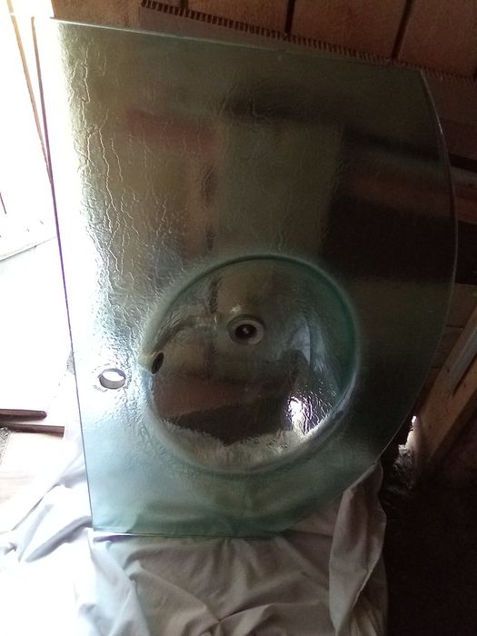 Chiuvetă modernă din sticlă securizată – elegantă și rezistentă