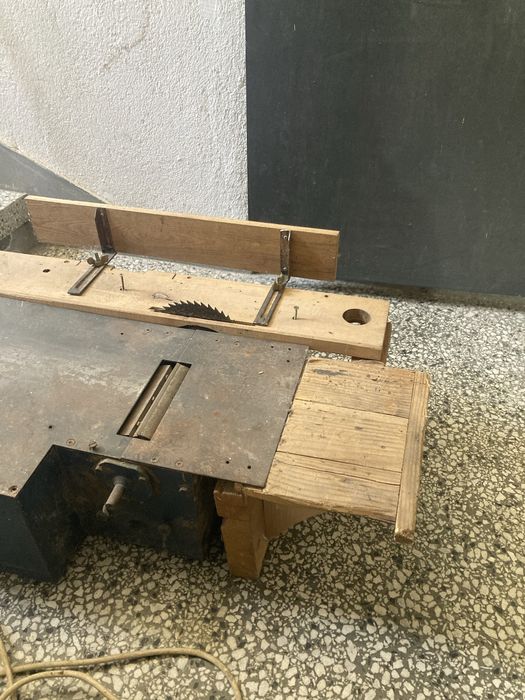 Дърводелска машина