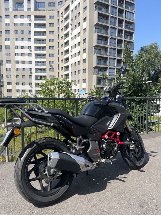 Motocicleta Daytona 200 Adventure