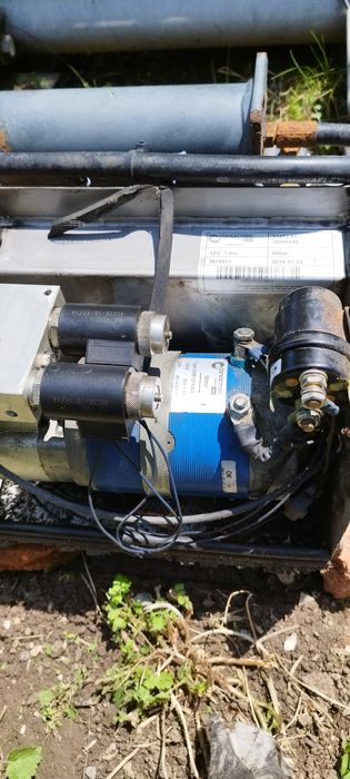 Падащ борд работещ свален от Мерцедес Спринтер