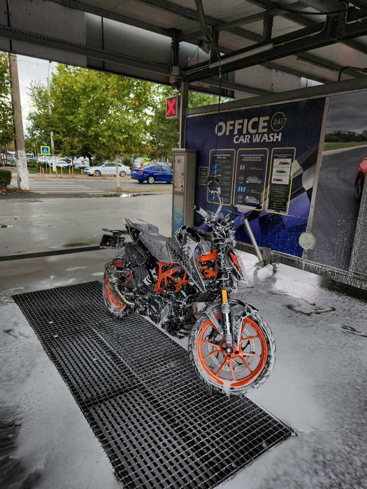 Motocicleta KTM Duke 390 A2