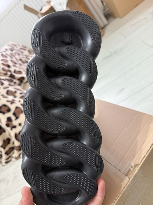 Versace chain reaction