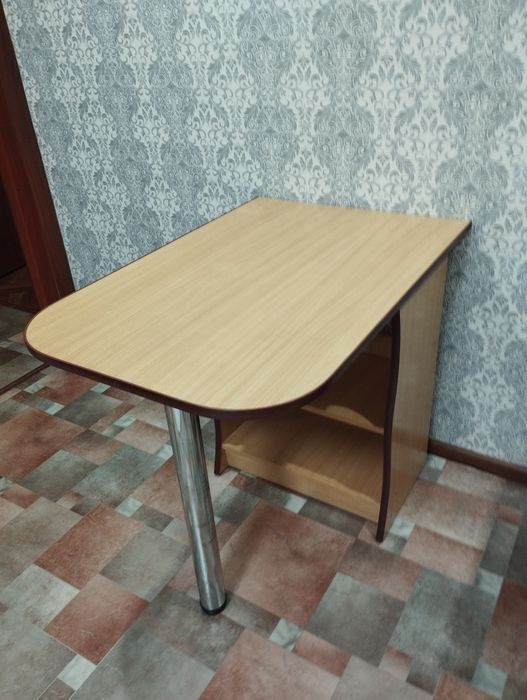 Продам кухонный стол
