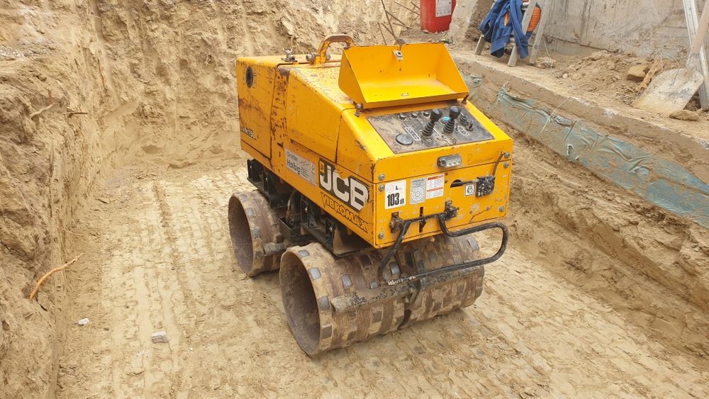 Inchiriez compactor placi compactoare cilindru picior de oaie